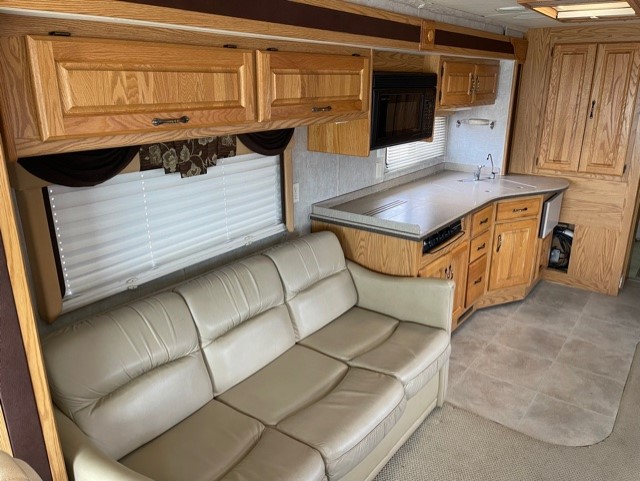 2005 Monico Knight M-40PLQ - Premier Auto and RV