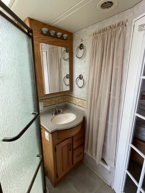 2005 Monico Knight M-40PLQ - Premier Auto and RV